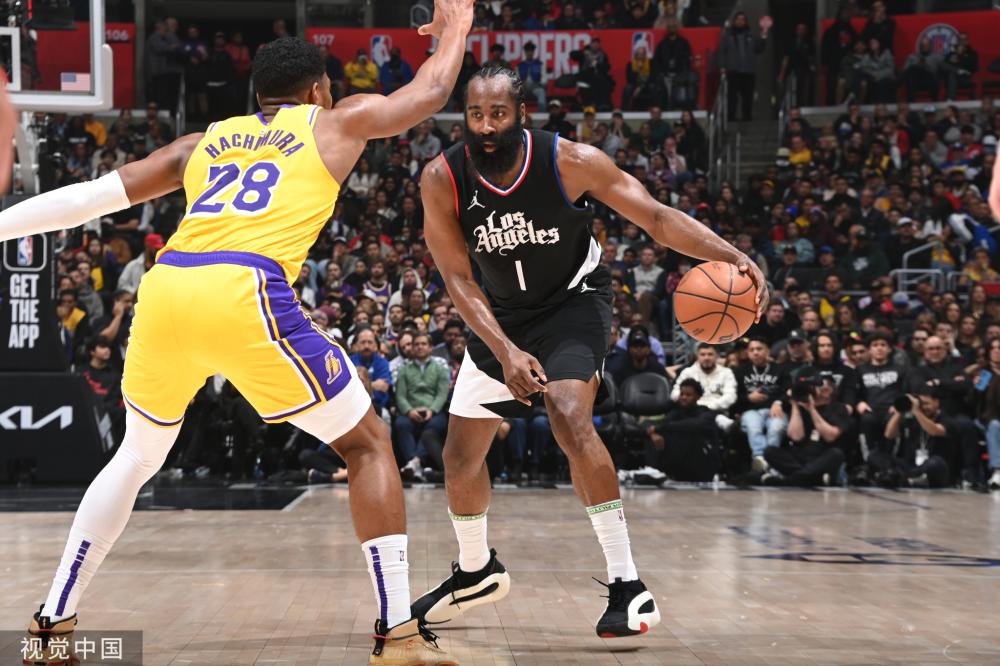 凭借她精确 凭借她精确