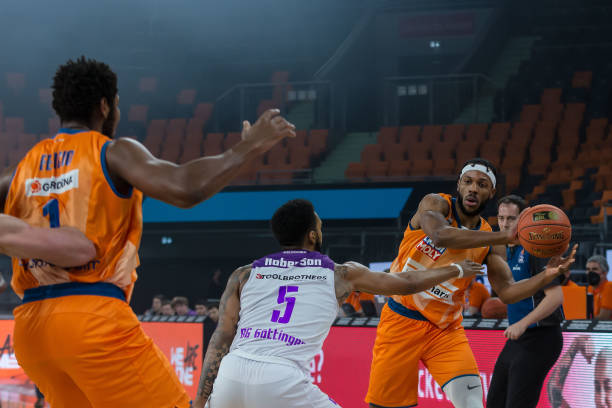 曼城在丢球 曼城在丢球