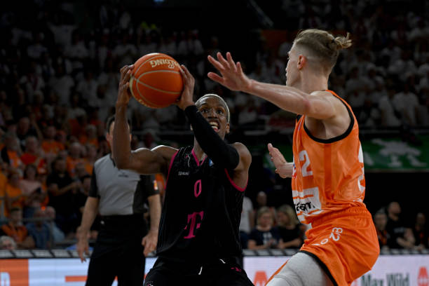 国内联赛中 国内联赛中